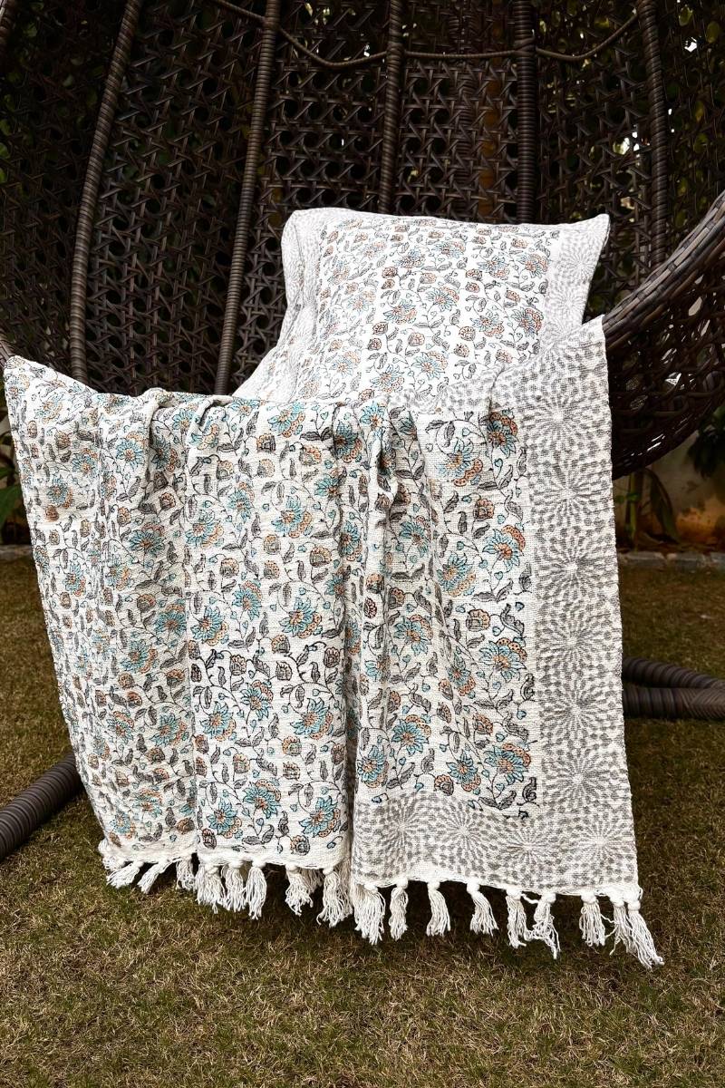 Amaltas Throw & Cushions Set