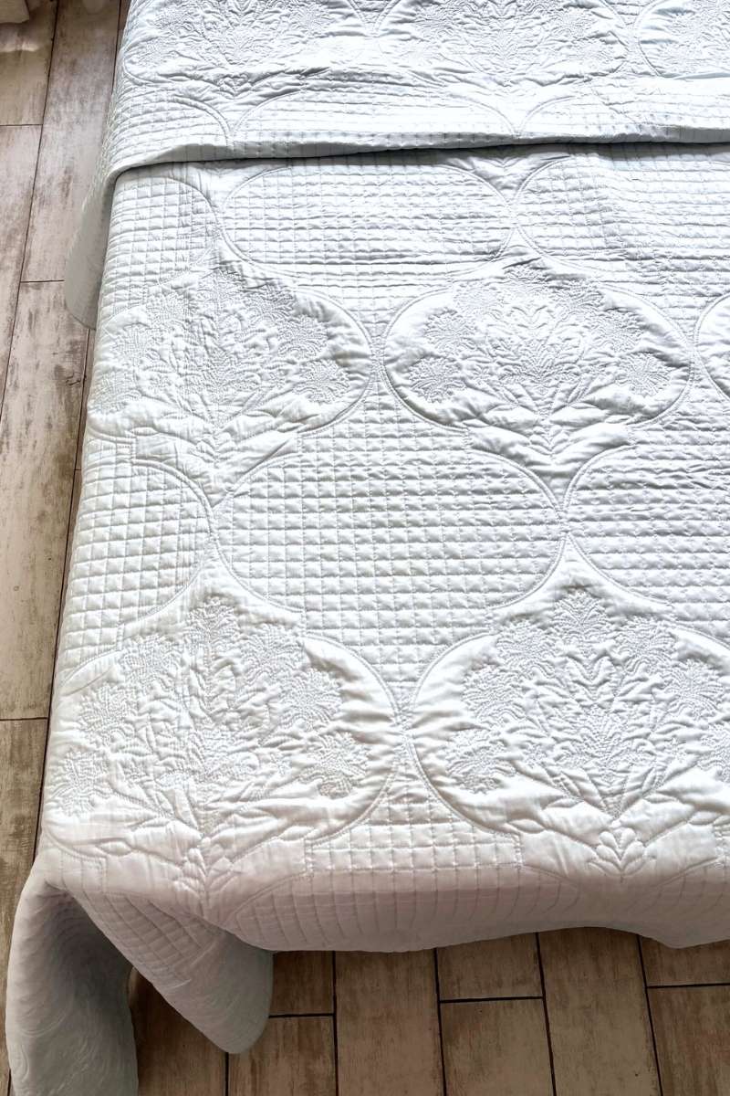Solid Quilted Bedcover with pillow covers, Luxury Bedcovers 