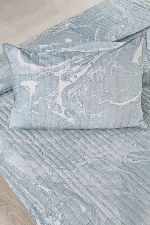 Arda Marble Print Quilt Set