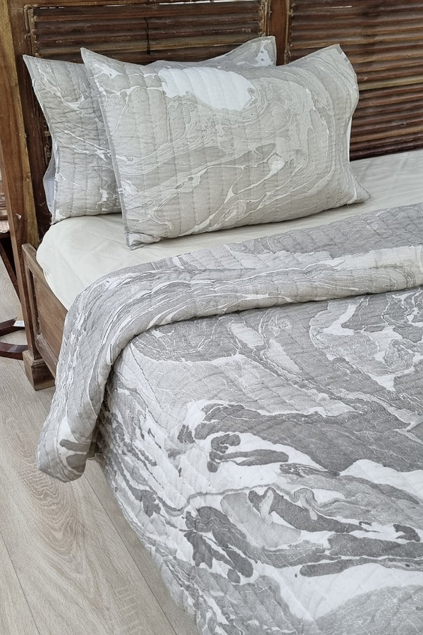 Glion Marble Print Quilt Set