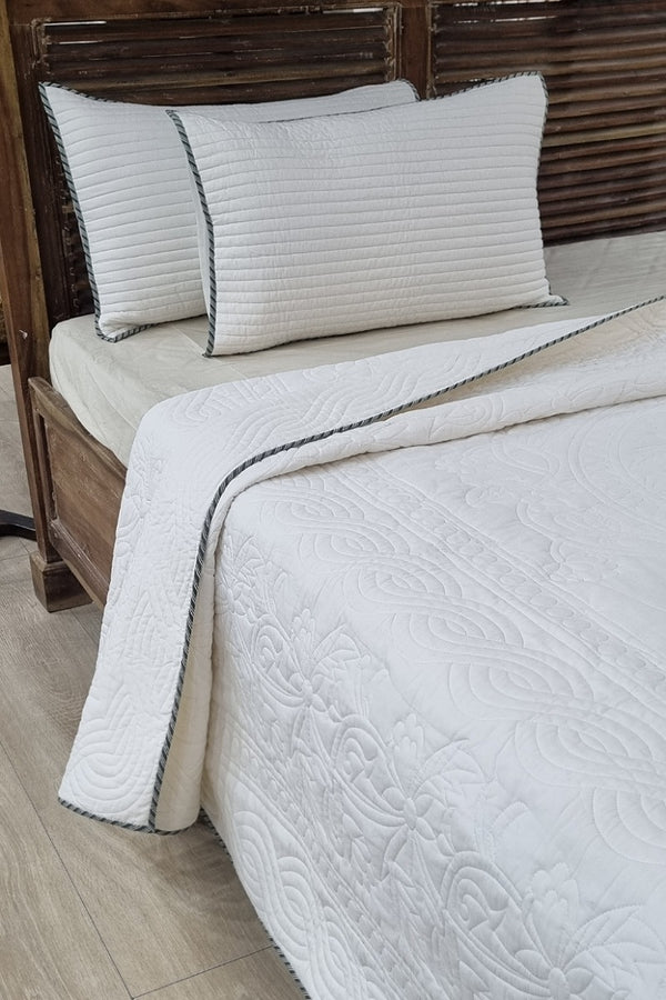 Mariot White Luxury Quilted Bedspread Set