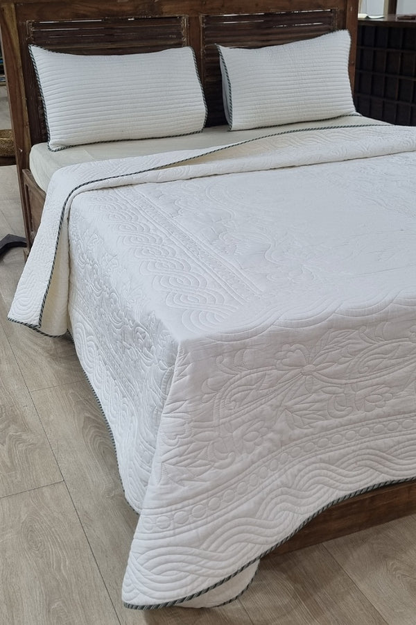 Mariot White Luxury Quilted Bedspread Set