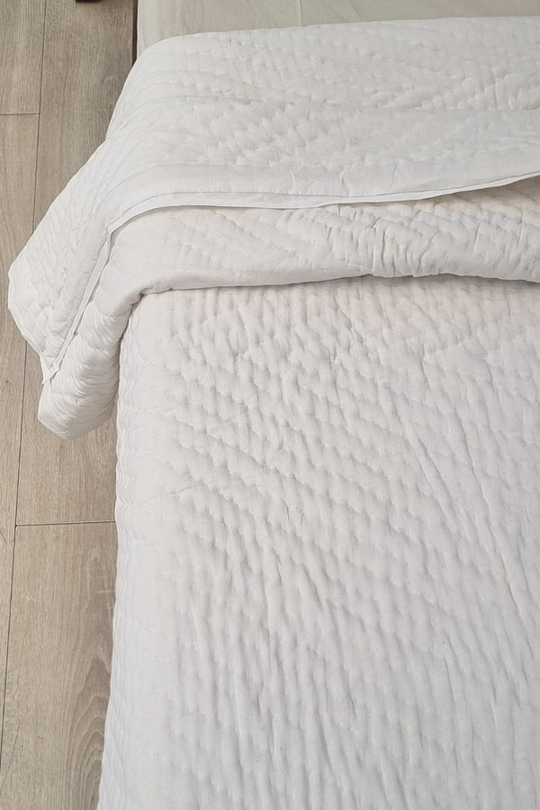 Polar White Solid Summer Quilt