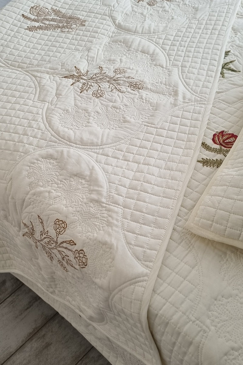 Nirola Luxury Quilted Bedspread Set