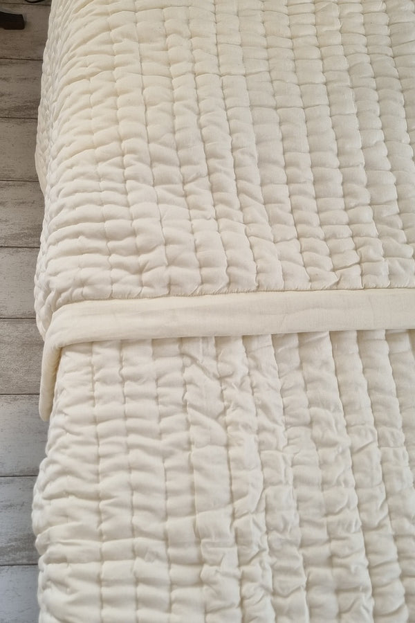 Caro Ivory Quilt Set