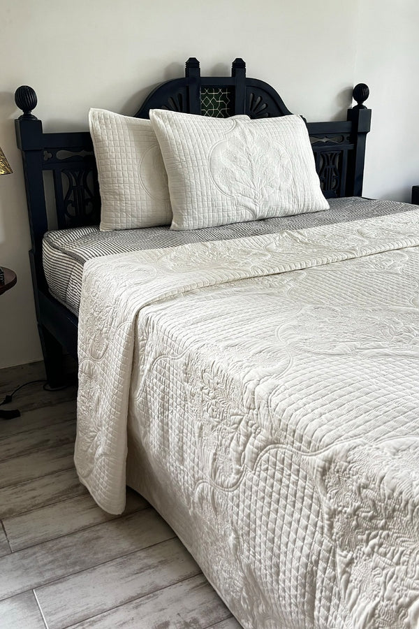 Tundra White Luxury Quilted Bedspread Set