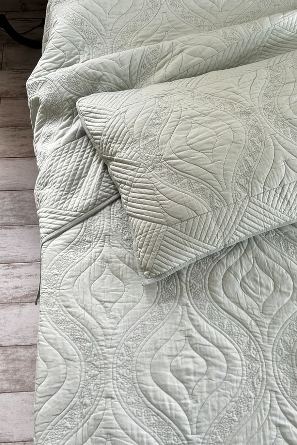 Tundra Sage Luxury Quilted Bedspread Set