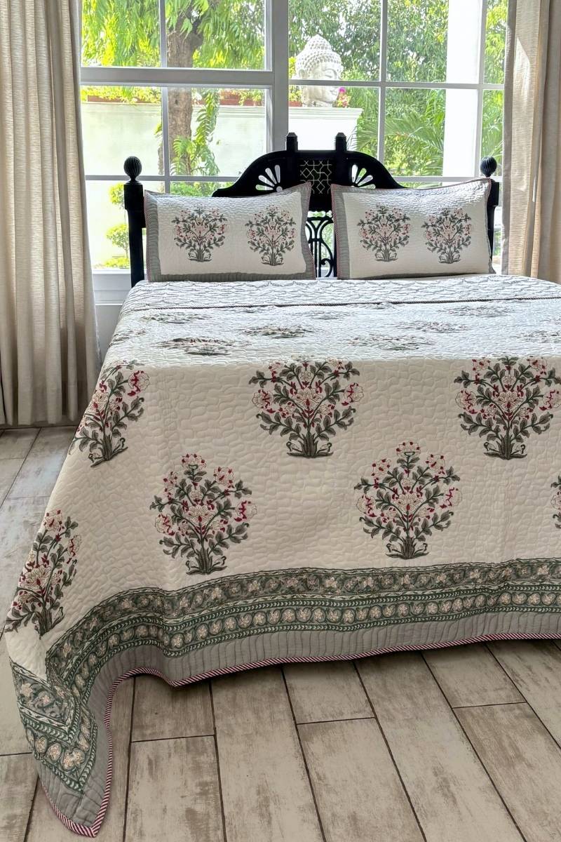Javrose Quilted Bedspread Set