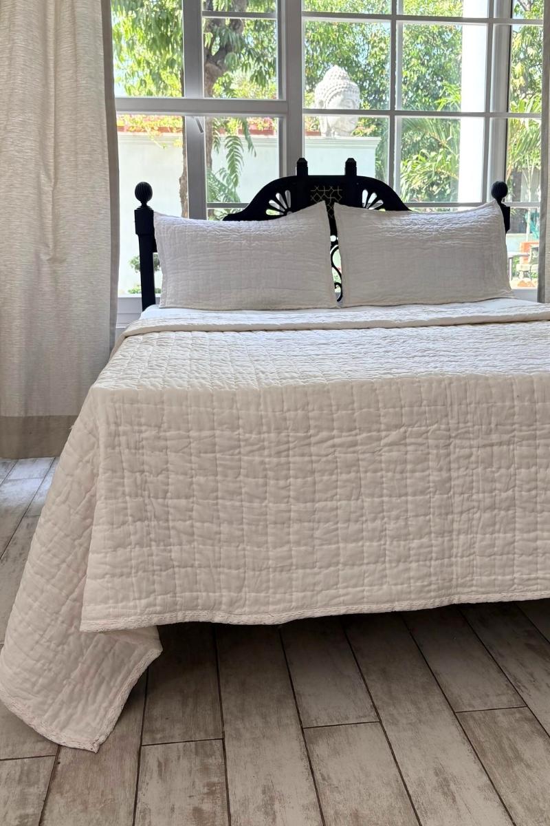 Polar Luxury Solid Summer Quilt Set