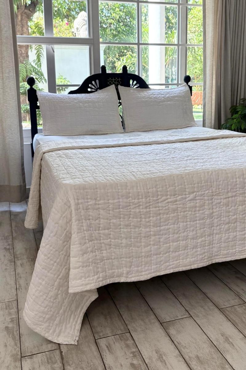 Polar Luxury Solid Summer Quilt Set