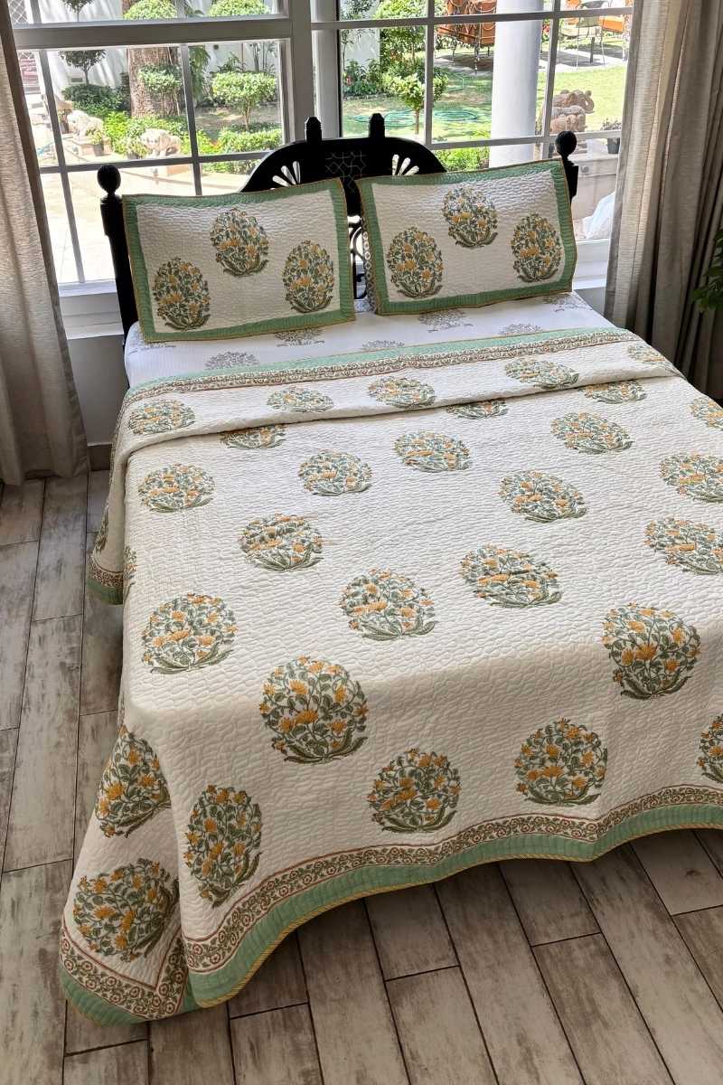 Guldas Quilted Bedspread Set