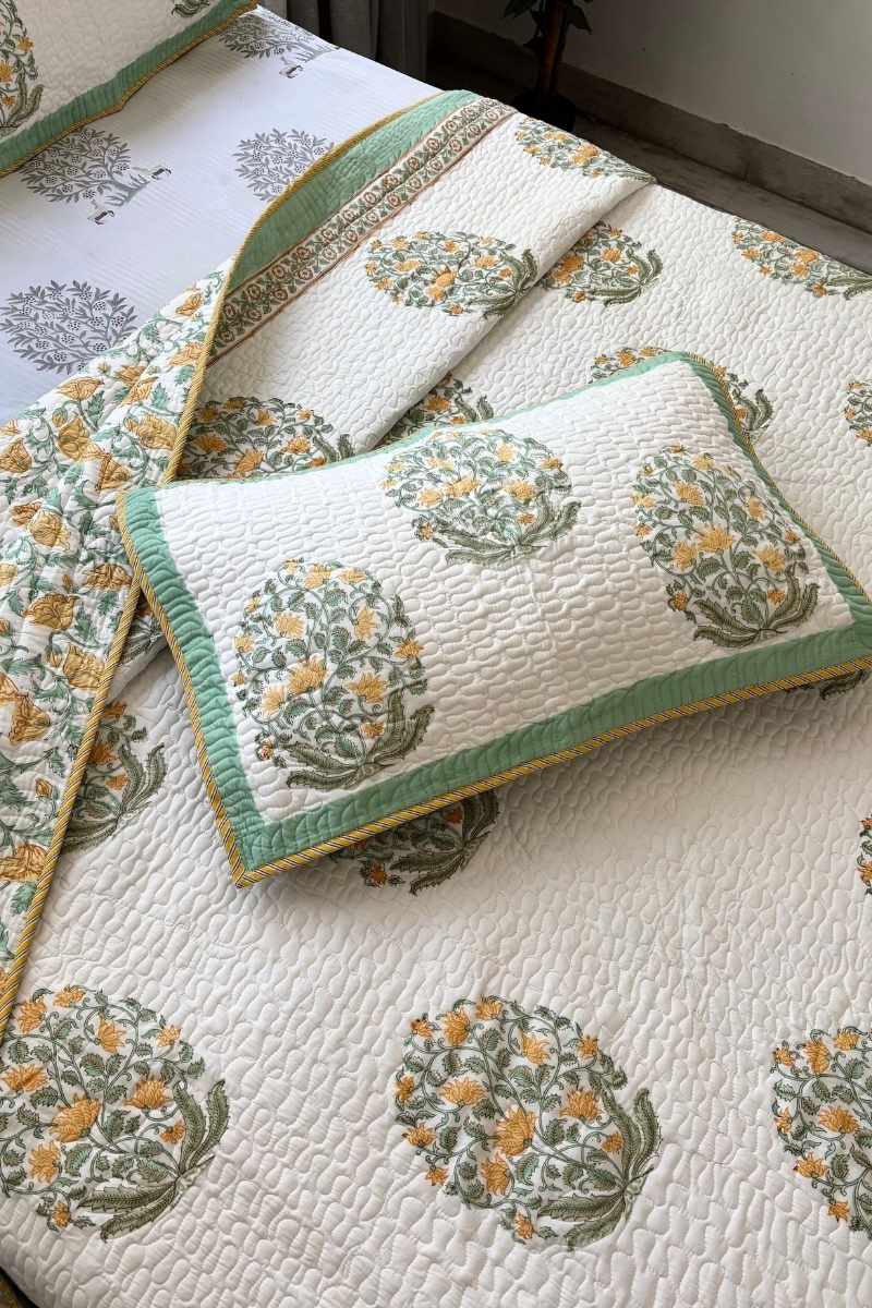 Guldas Quilted Bedspread Set